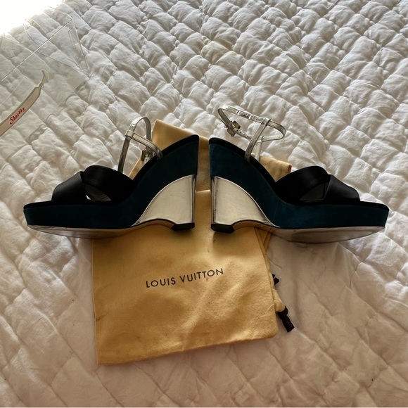 Louis Vuitton Wedge Heels size 6.5 like new - Picture 8 of 10